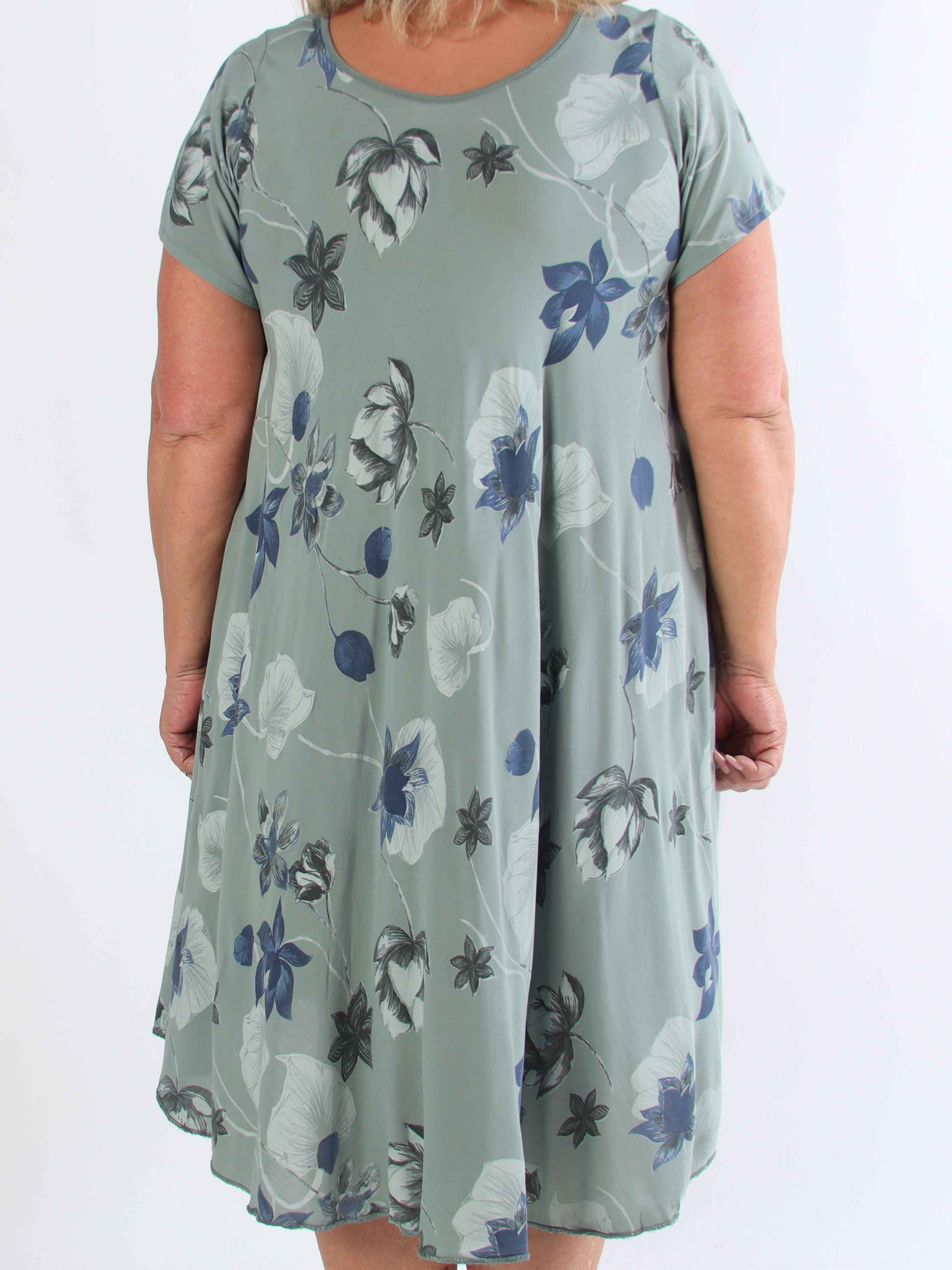 Bora - Sød plus size tunikakjole i bomuld med blomsterprint